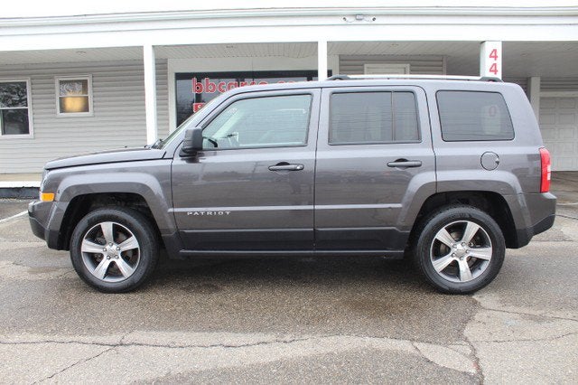 2016 Jeep Patriot — interior view