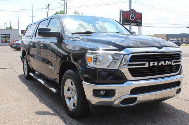 2020 RAM 1500 Big Horn in Diamond Black Crystal Pearlcoat — front three-quarter view