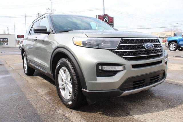 2020 Ford Explorer XLT in Green — front three-quarter view
