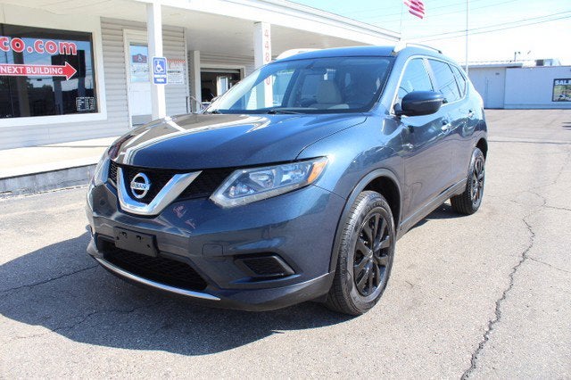 2016 Nissan Rogue — rear three-quarter view