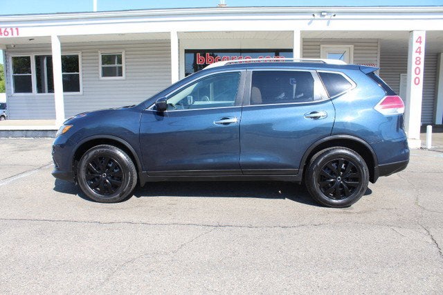 2016 Nissan Rogue — interior view