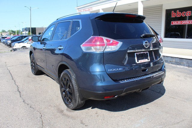 2016 Nissan Rogue — detail view